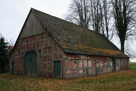 Vordergiebel und rechte Seite